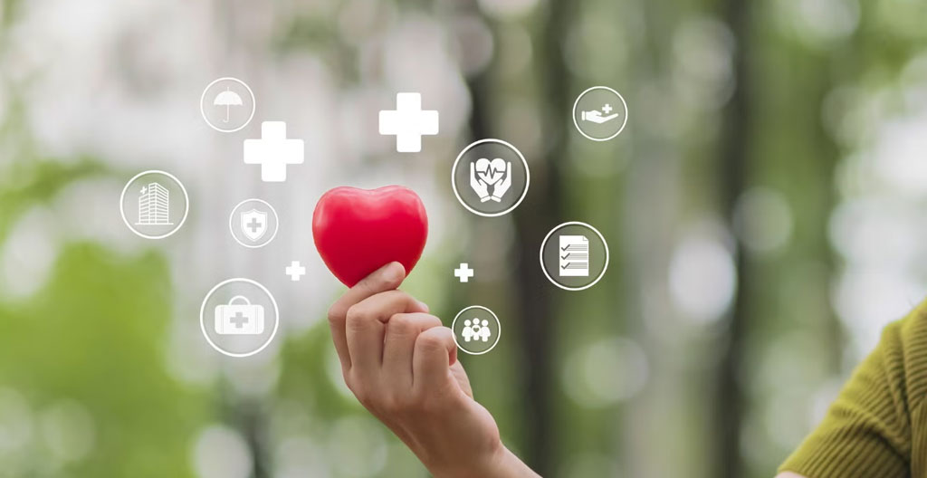 Deux piliers symbolisant la santé et l'épargne soutenant une équipe soudée.